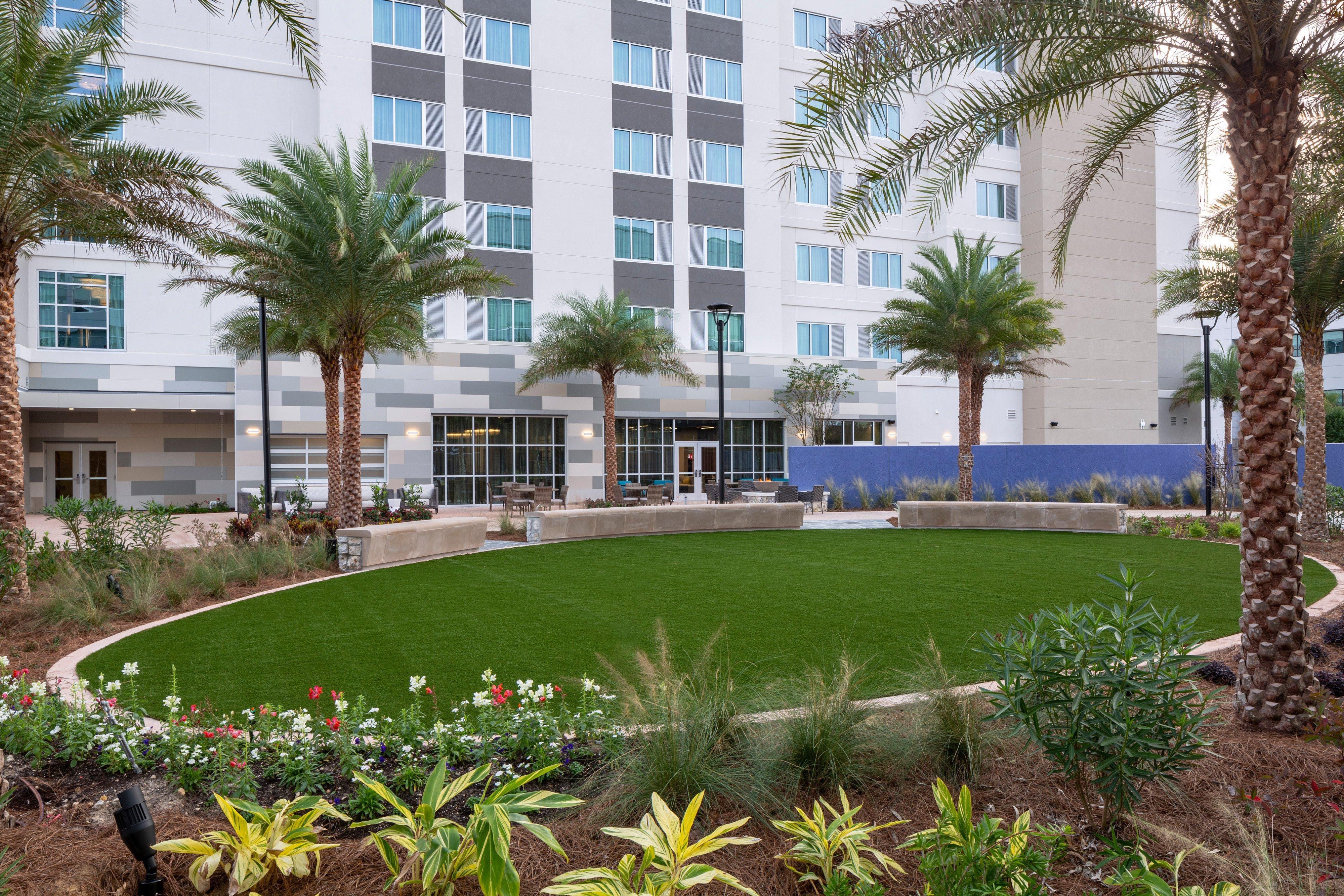 Hotel Indigo Gainesville-Celebration Pointe By Ihg Exterior photo